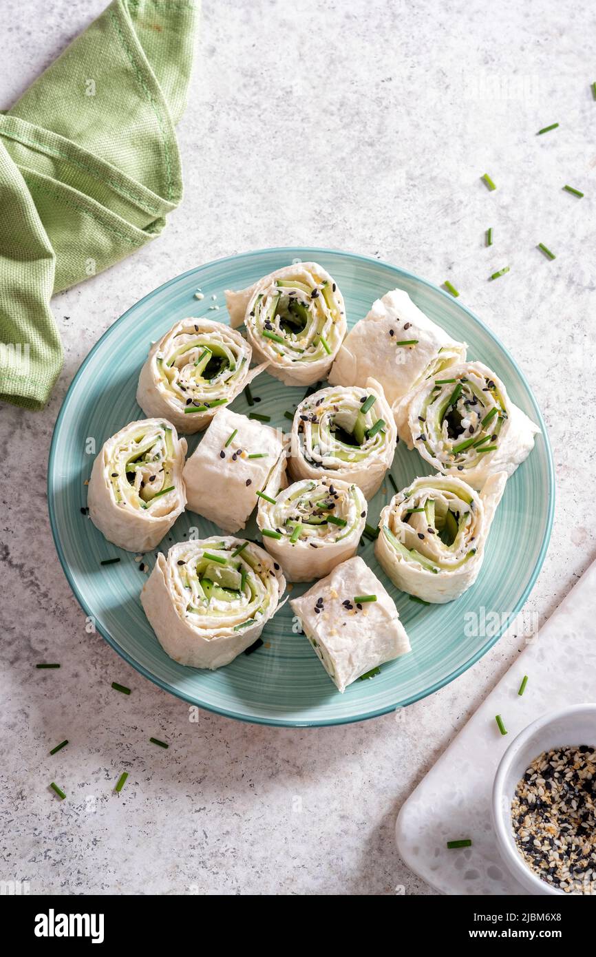 Crema di formaggio aneto cetriolo tortilla wrap Foto Stock