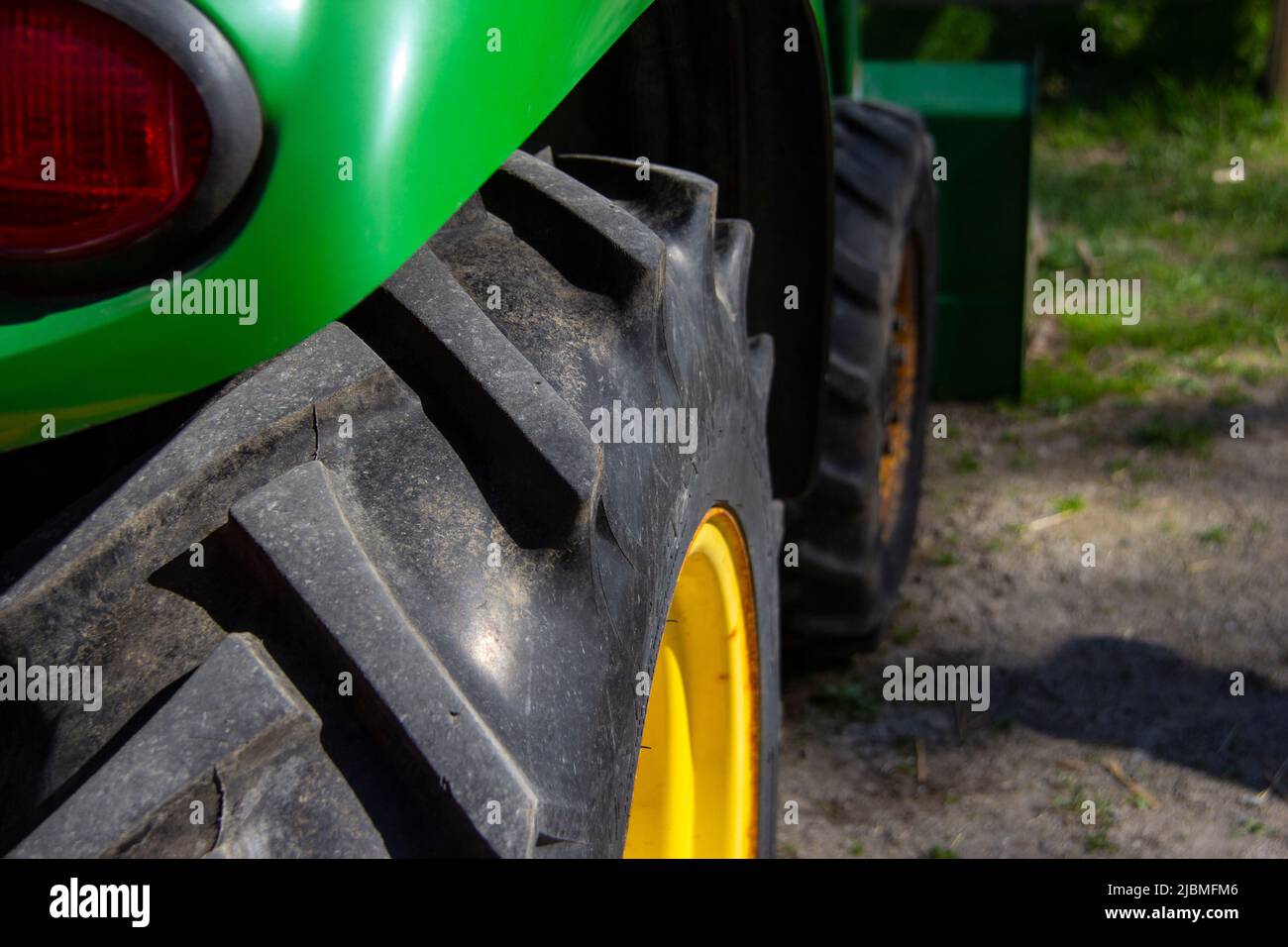 Dettaglio ruota posteriore del trattore Foto Stock