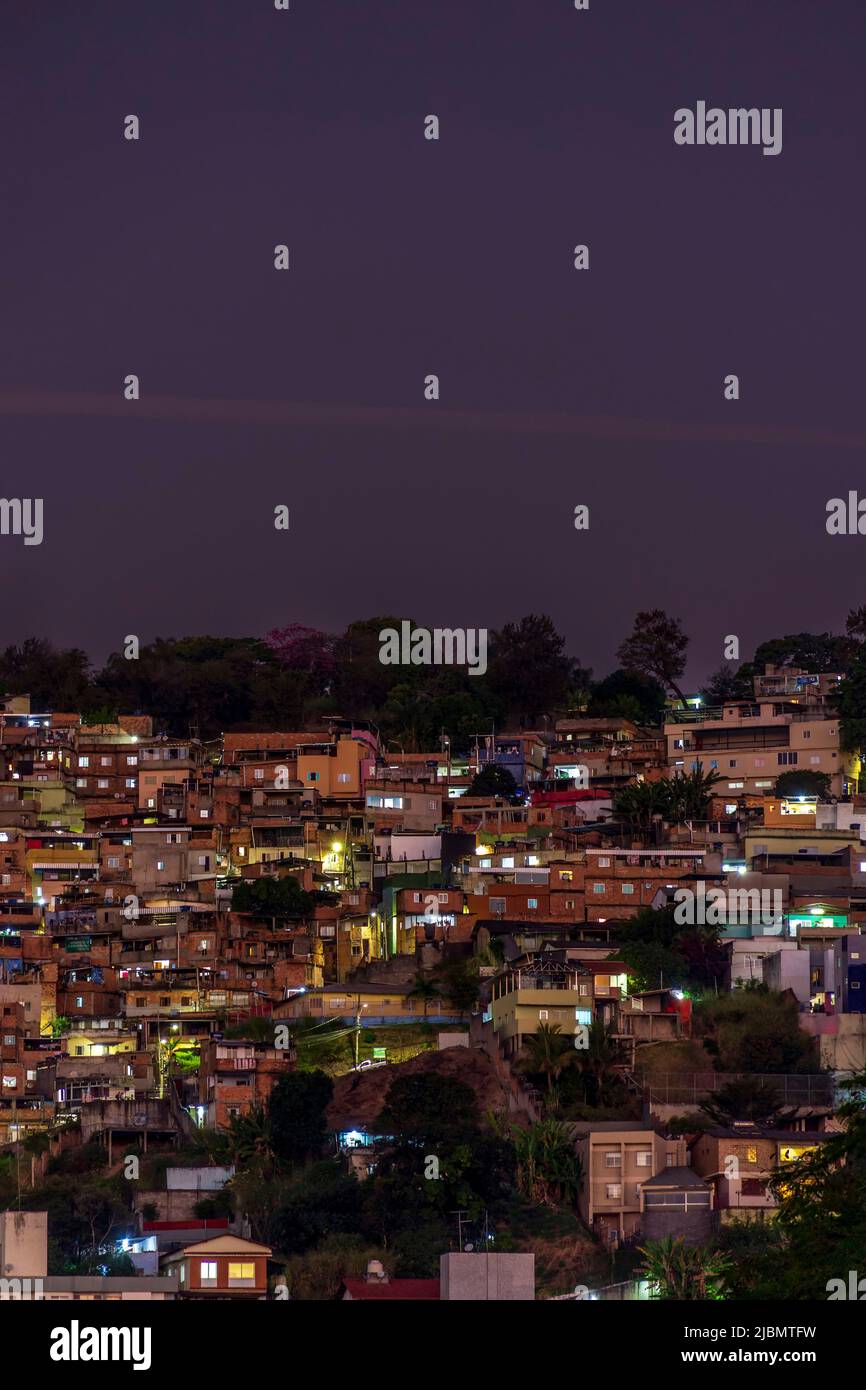 Slum al tramonto nel centro di Belo Horizonte a Minas Gerais Foto Stock