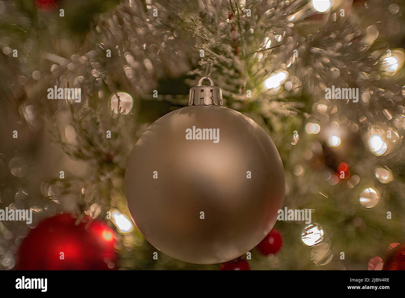Bella decorazione di Natale con sfondo colorato Foto Stock