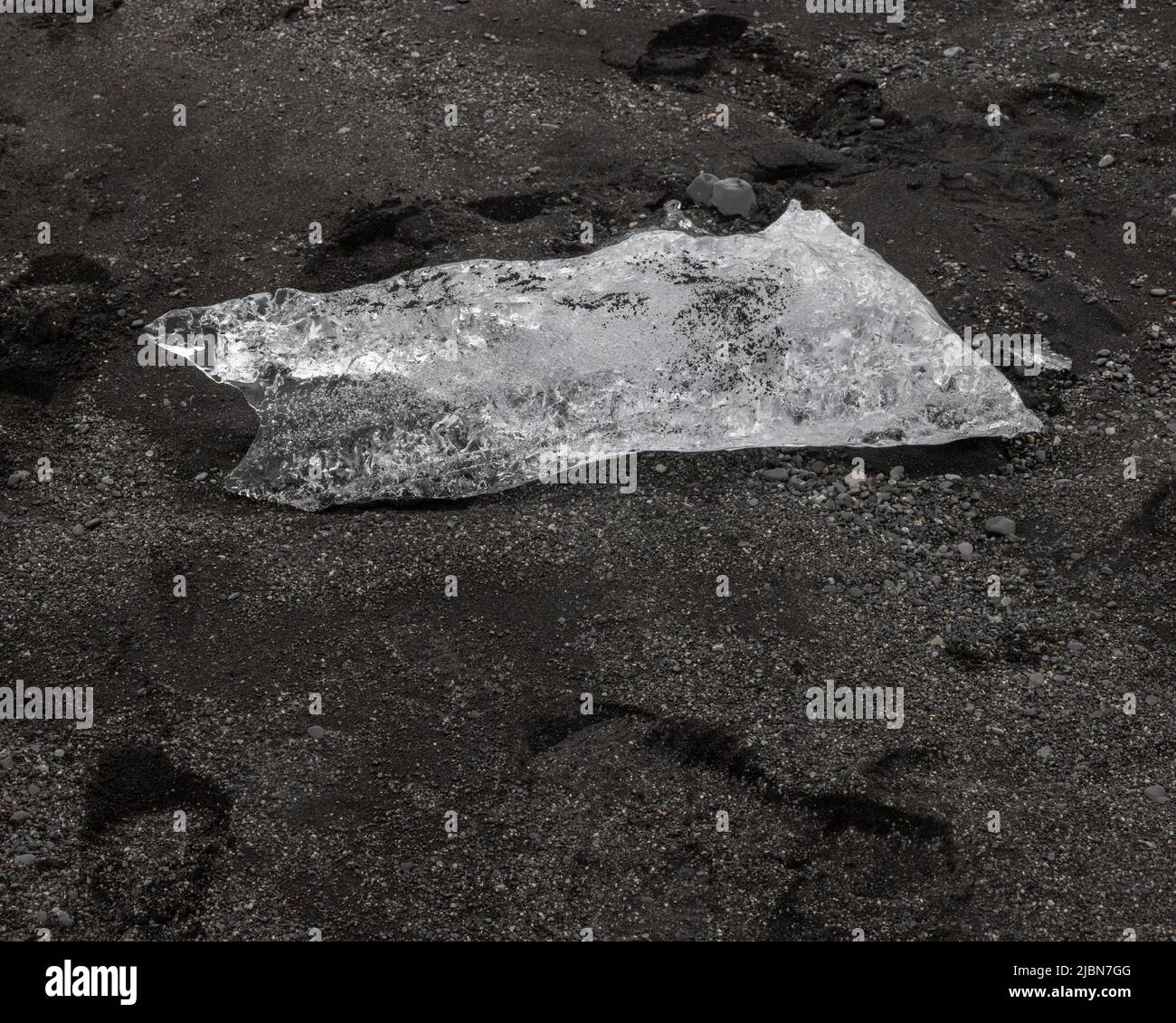 I resti di ghiaccio galleggianti sulla costa a Diamond Beach Islanda Foto Stock