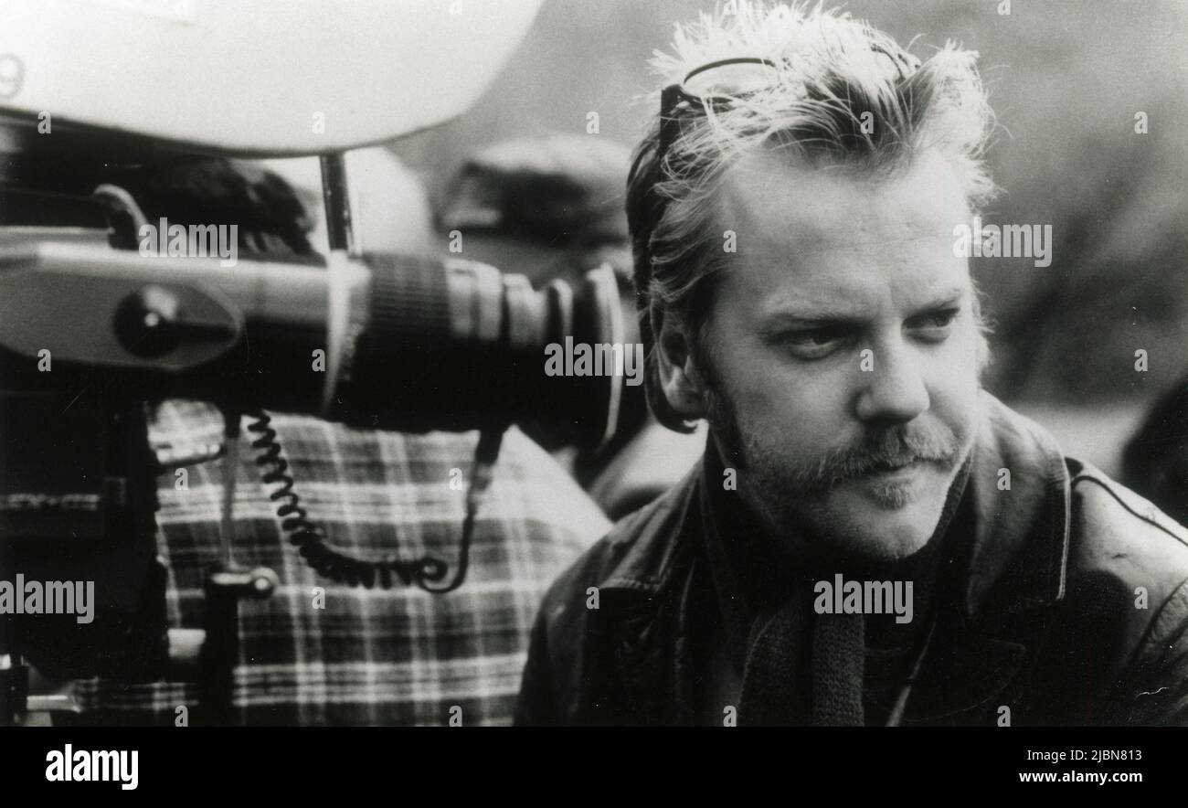 Attore e regista cinematografico Kiefer Sutherland mentre filma il film verità o conseguenze, N.M., USA 1997 Foto Stock
