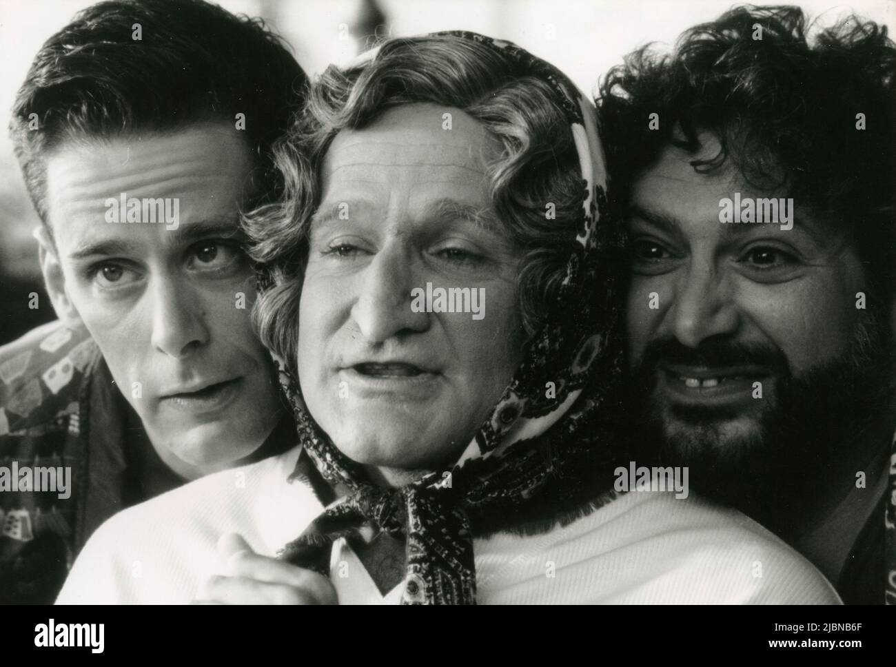 Attori Scott Capurro, Robin Williams, e Harvey Fierstein nel film Mrs  Doubtfire, USA 1993 Foto stock - Alamy