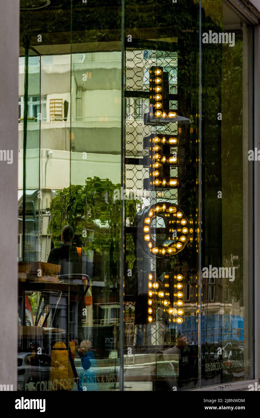 Leon Restaurant London - il Leon salutari e salutari fast food nello sviluppo di Brunswick Square a Bloomsbury, nel centro di Londra. Foto Stock