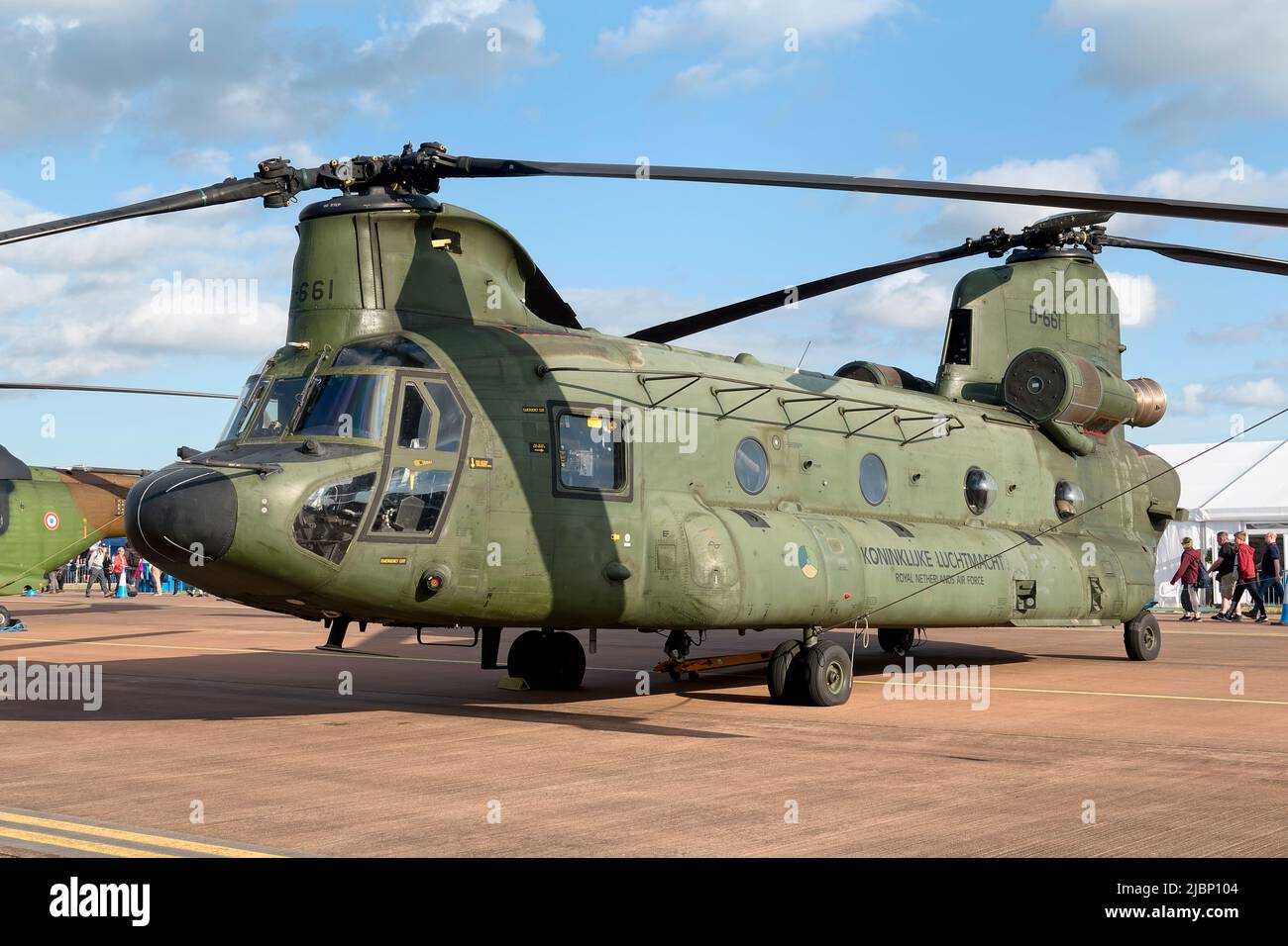 Fairford, Gloucestershire, Regno Unito - Luglio 2019: No 298 Squadron Royal Netherlands Air Force (Koninklijke Luchtmacht) CH-47D Chinook elicottero pesante (. Foto Stock