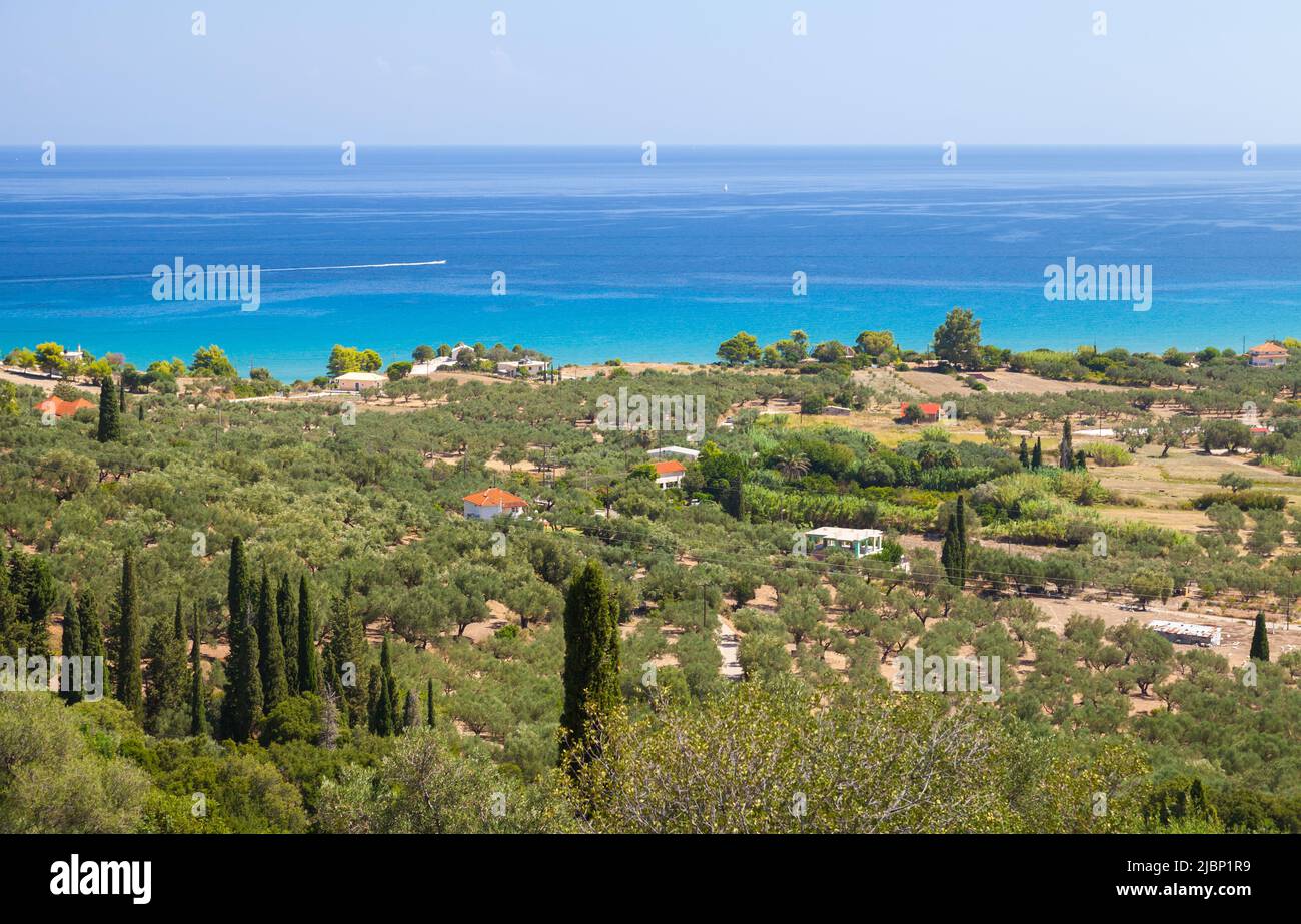 Paesaggio estivo mediterraneo. Vista sulla costa dell'isola greca di Zante, meta turistica popolare per le vacanze estive Foto Stock