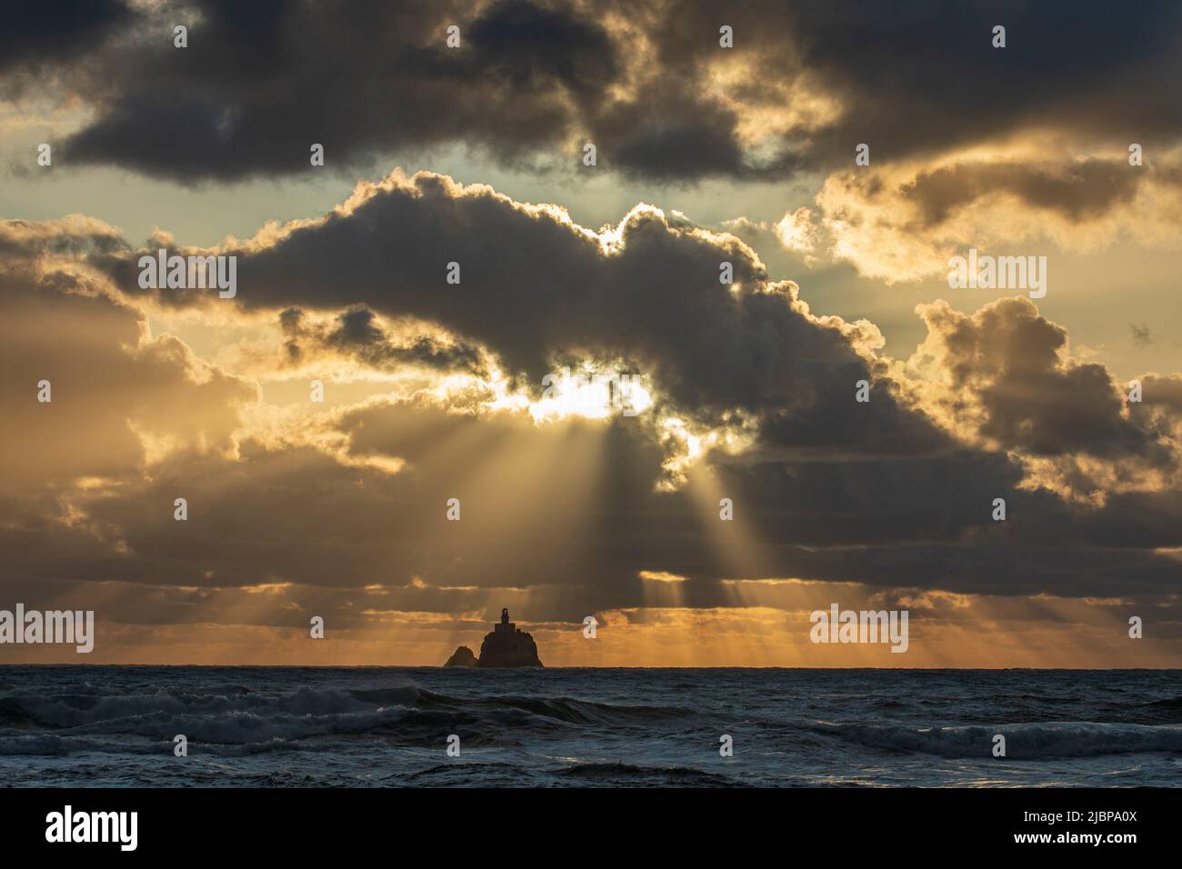 USA, Oregon Coast, Oregon, Clatsop County, Cannon Beach, Faro di Tillamook Foto Stock