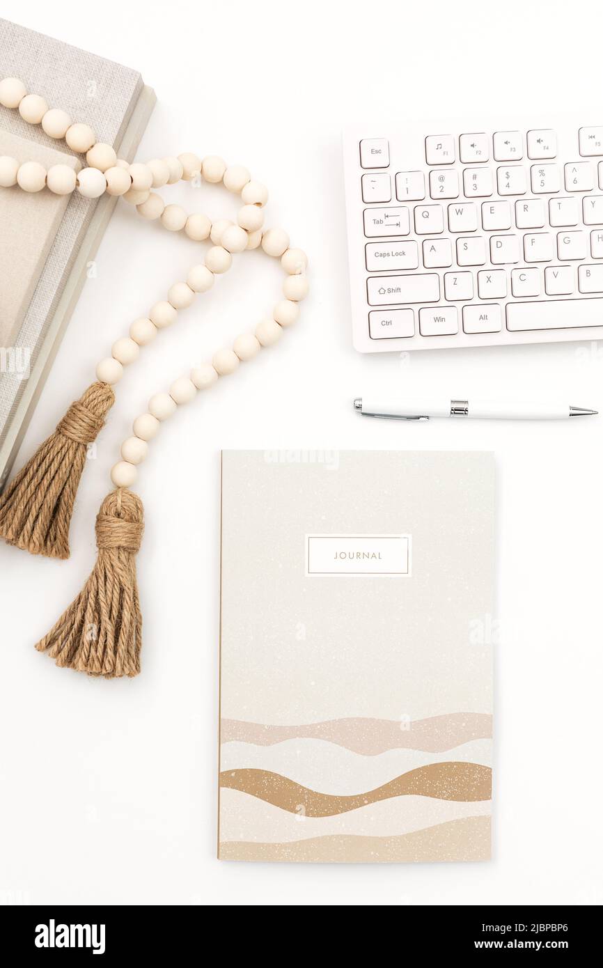 Scrivania minimalista in stile Boho Foto Stock