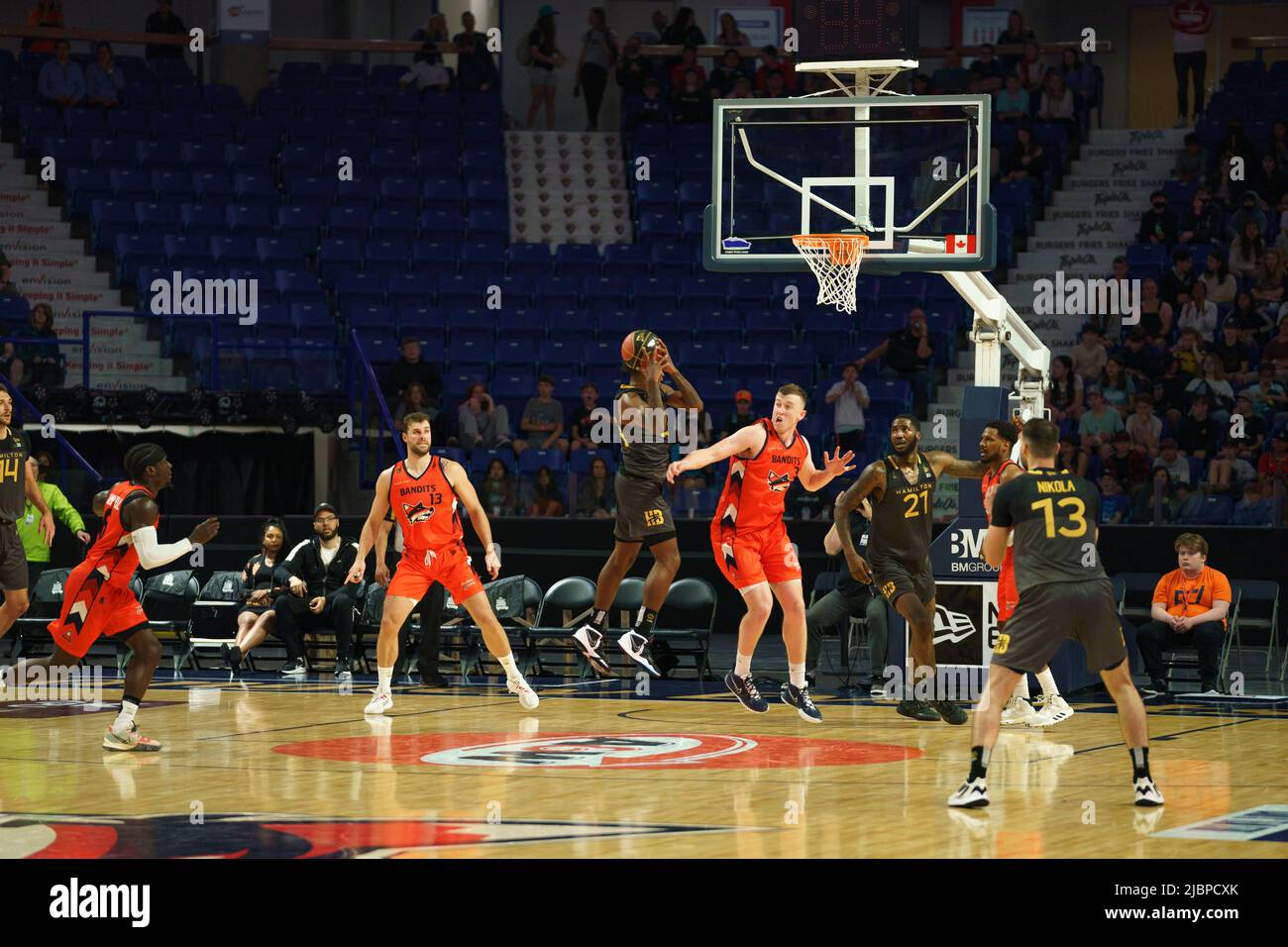 Langley, BC, Canada. 07/06/2022, Canadian Elite Basketball League, Hamilton Honey Badgers at Fraser Valley Bandits Photo Credit: Wesley Shaw: Shotbug /Alamy Live News Foto Stock