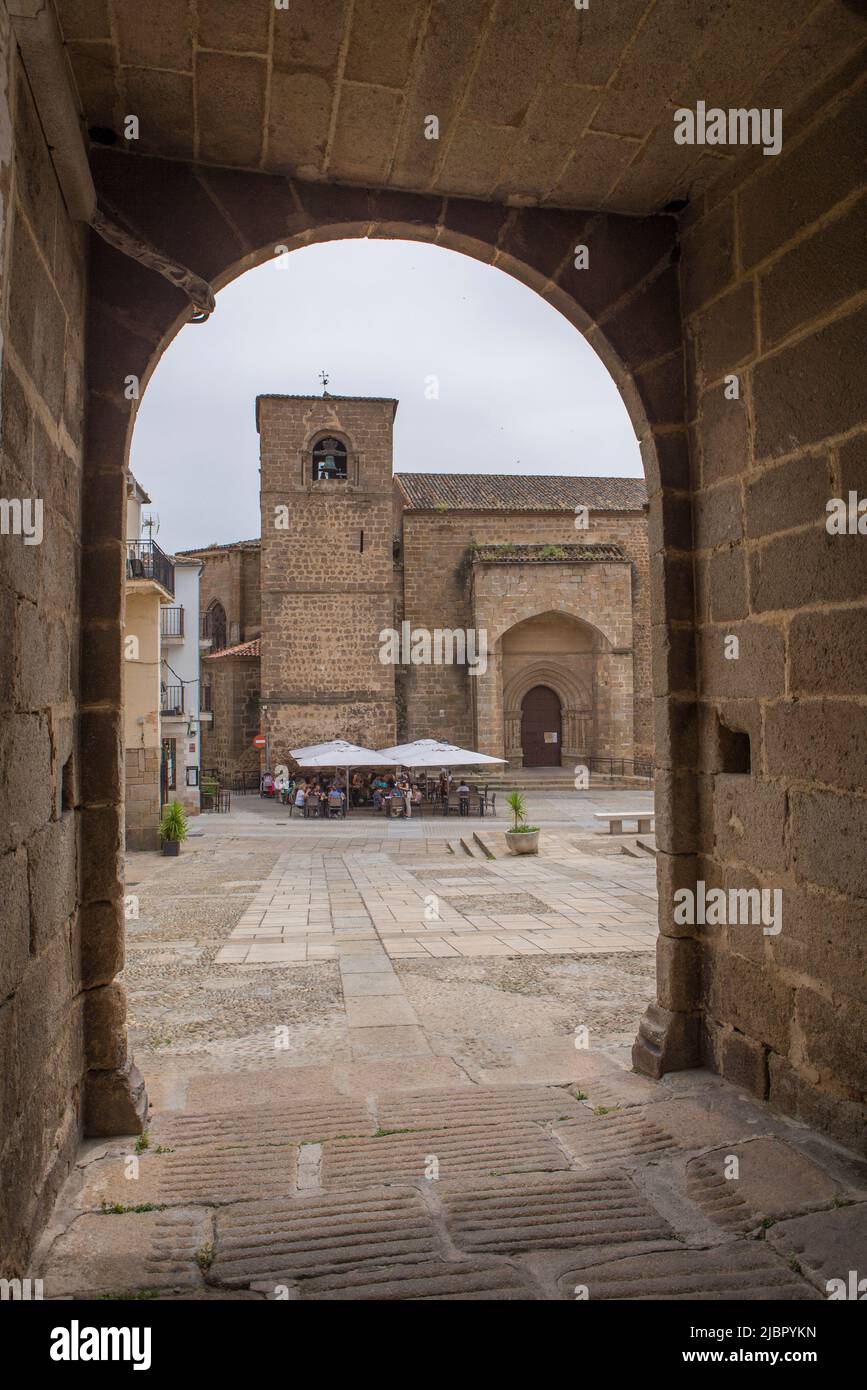 Marchese del Palazzo Mirabel passaggio di Plasencia. Strada medievale nella città vecchia, Caceres, Extremadura, Spagna Foto Stock