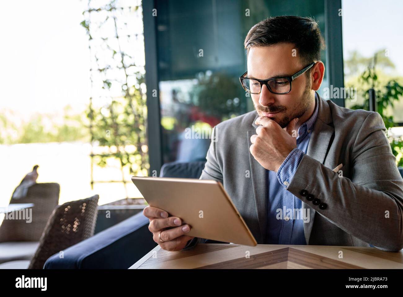 L'informazione e la tecnologia sono molto importanti nel mondo degli affari Foto Stock