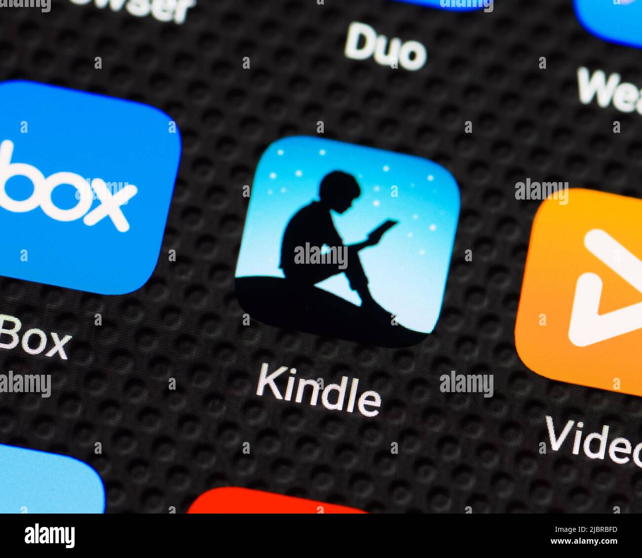 Icona dell'applicazione Kindle e-Reader su uno smartphone, primo piano Foto Stock