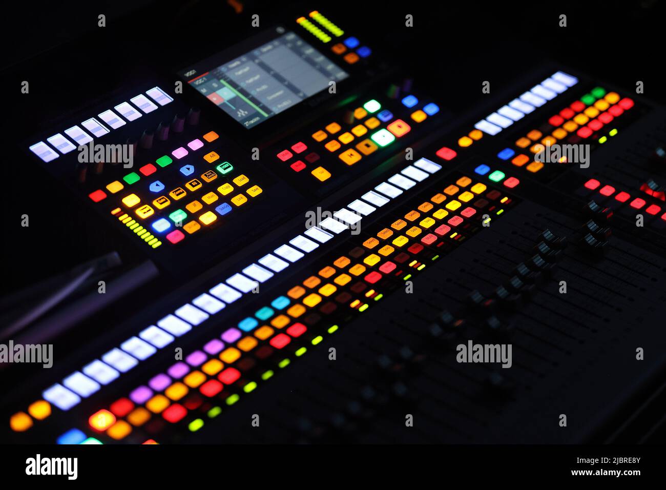 Banco di mixaggio nello studio di registrazione Foto Stock