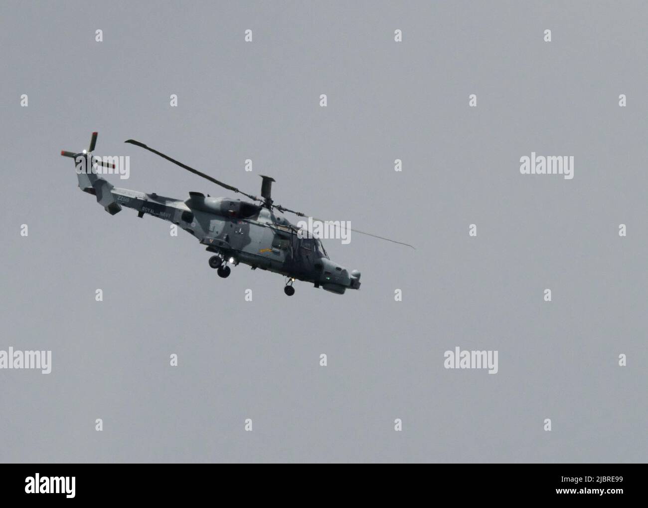 Newton Abbot, Regno Unito. 08th giugno 2022. Una Royal Navy Wildcat Helicopter è scrambled per monitorare il traffico lungo il A38 vicino Ashburton, Devon. Credit: Will Tudor/Alamy Live News Foto Stock
