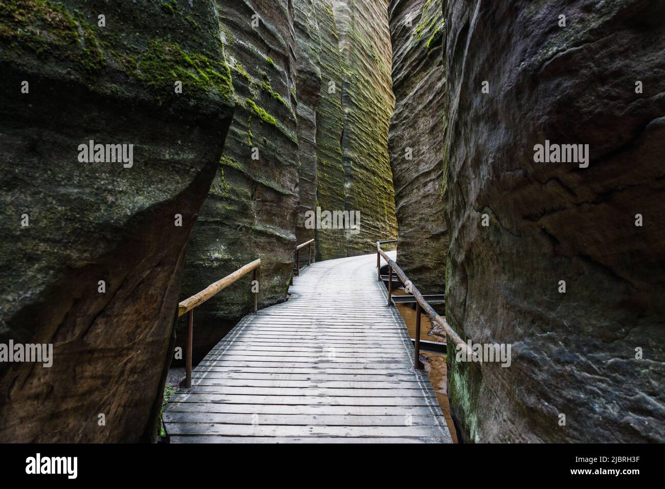 Torri e mura di roccia nella Riserva Naturale delle rocce di Adrspach-Teplice, Repubblica Ceca Foto Stock
