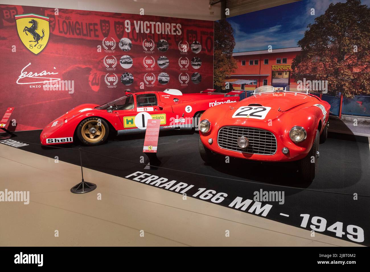 Francia, Sarthe, le Mans, il museo dell'automobile di Sarthe, Museo della 24 ore di le Mans, due Ferraris, sulla destra la 166MM dal 1949 Foto Stock