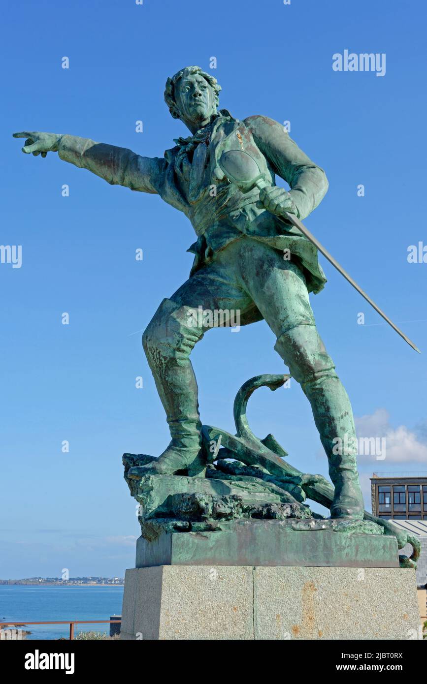 Francia, Ille-et-Vilaine, Saint-Malo intra-muros, statua di bronzo del privateur Robert Surcouf nel giardino Cavalier sui bastioni Foto Stock