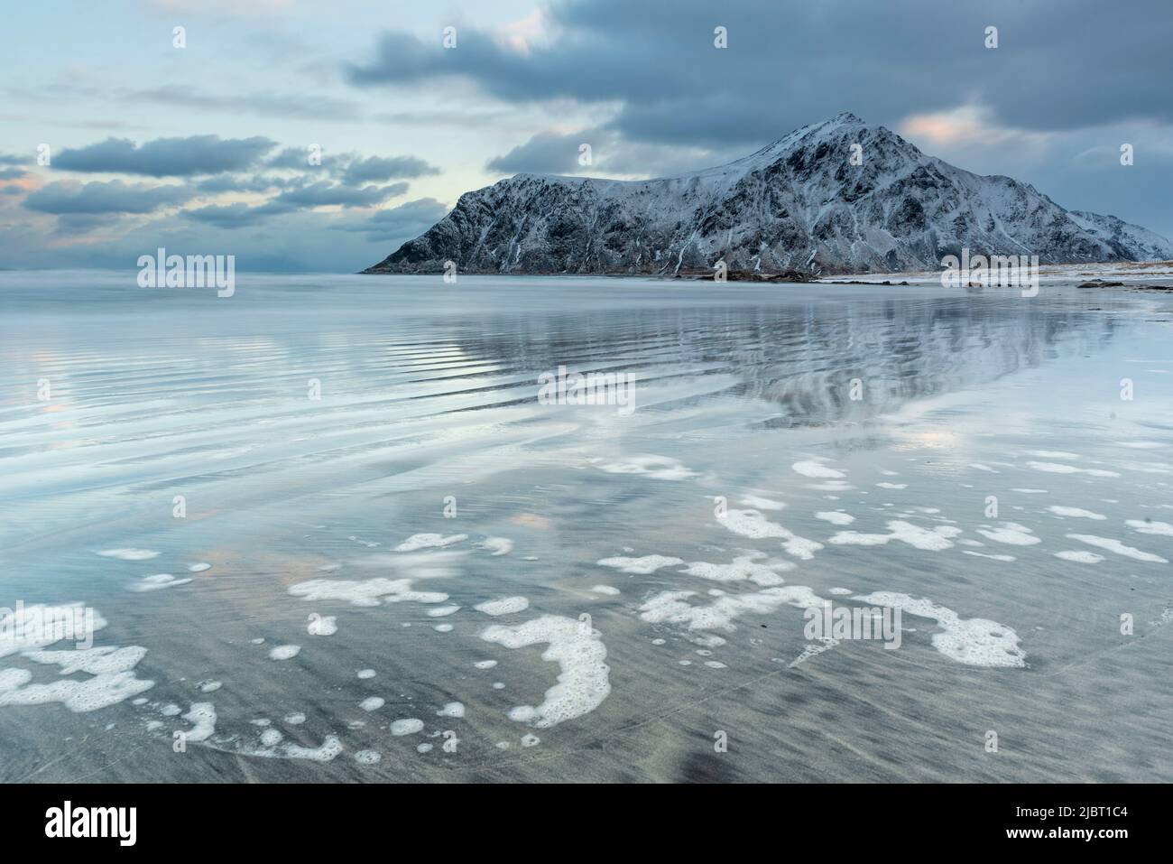 Norvegia, Nordland County, Isole Lofoten, Flakstad, Spiaggia Foto Stock