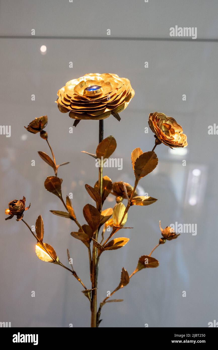 Francia, Parigi, Museo Cluny - Museo Nazionale del Medioevo, sala 11, Arte Italiana dei secoli 13th e 14th, la Rosa d'Oro, 1330 Foto Stock