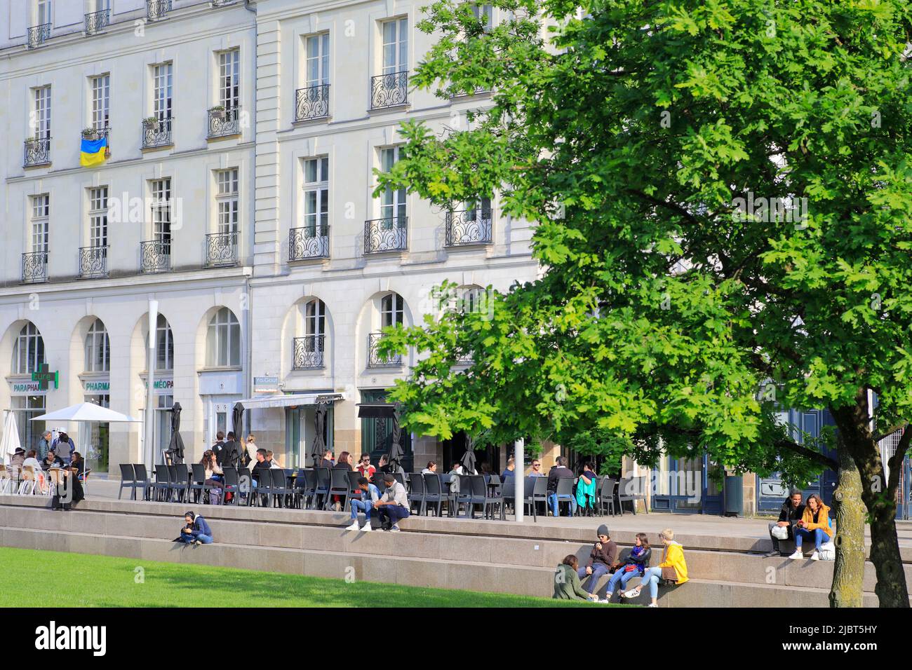 Francia, Loire Atlantique, Nantes, vicolo Duguay Trouin, strada pedonale con una caffetteria terrazza Foto Stock
