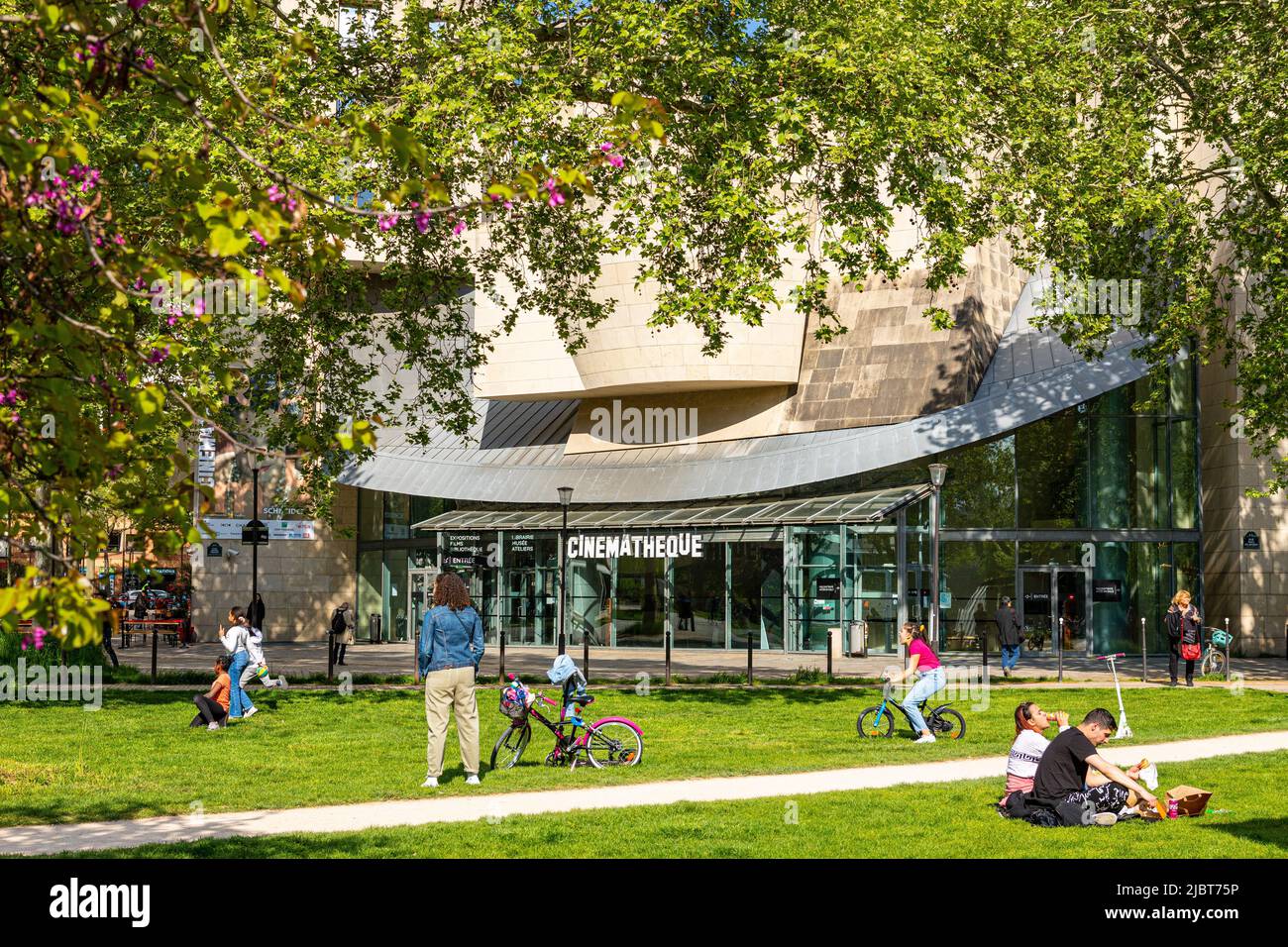 Francia, Parigi, Bercy Park, la cinematheque francese dell'architetto Frank O. Gehry Foto Stock