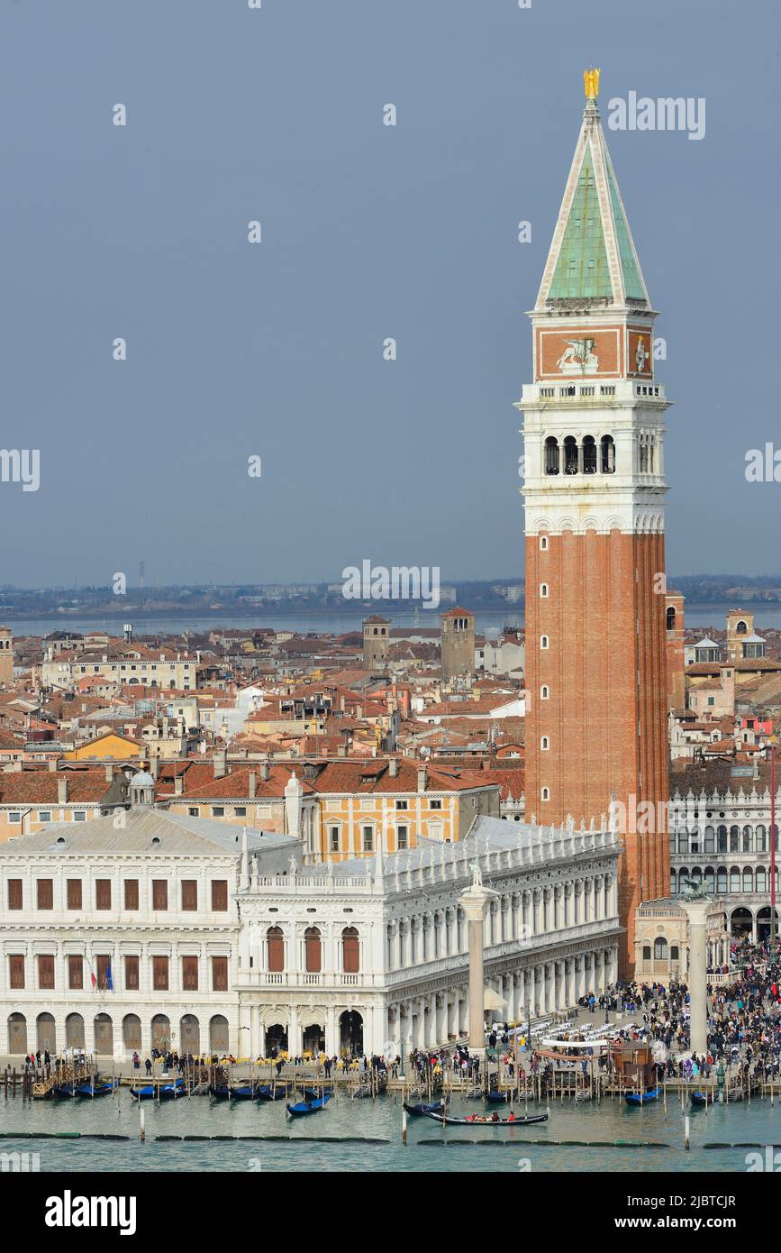 Italia, Veneto, Venezia, dichiarata Patrimonio dell'Umanità dall'UNESCO, la Piazzetta e il campanile di San Marco Foto Stock