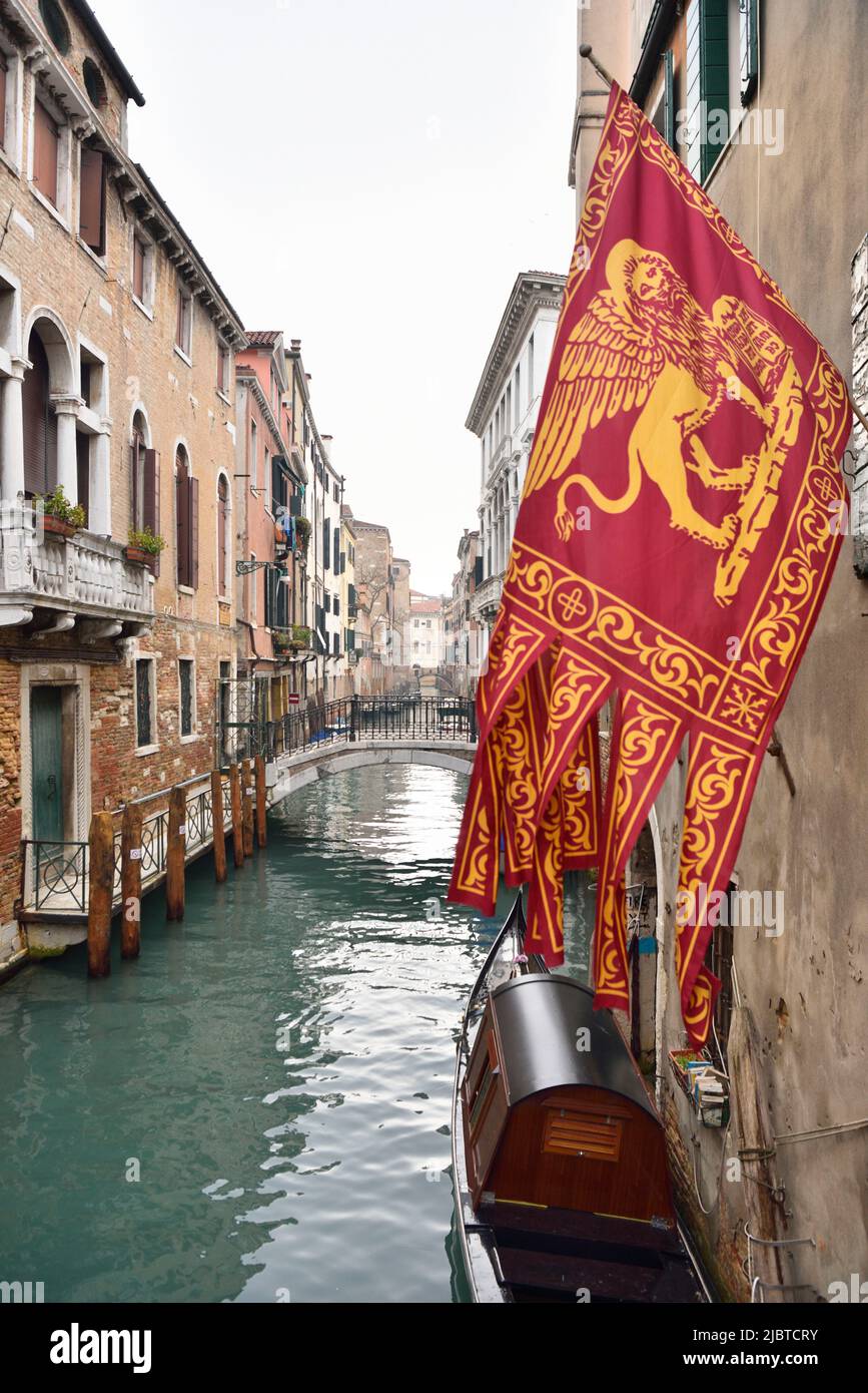 Italia, Veneto, Venezia, patrimonio mondiale dell'UNESCO, il quartiere di Castello, la libreria acqua alta e il rio Tetta Foto Stock