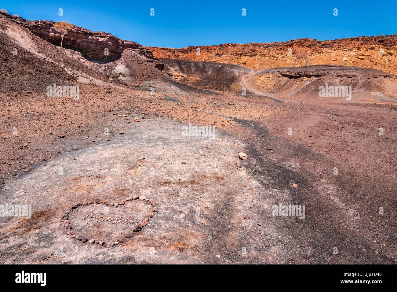 Namibia, regione di Kunene, Damaraland, Khorixas, Burnt Mountain inselberg, Patrimonio dell'umanità dell'UNESCO Foto Stock