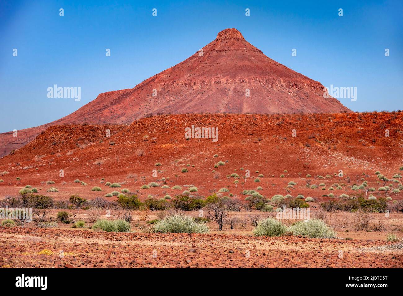 Namibia, regione di Kunene, Damaraland, Bergsig, paesaggio desertico Foto Stock