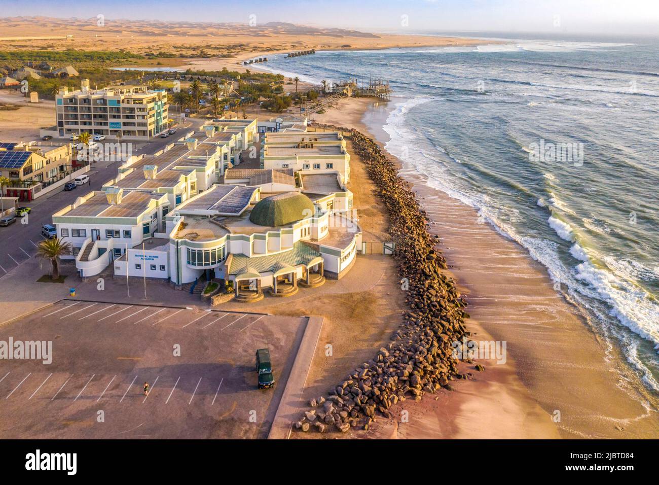 Namibia, Skeleton Coast, regione di Erongo, Swakopmund, l'Acquario, vista aerea della costa Foto Stock