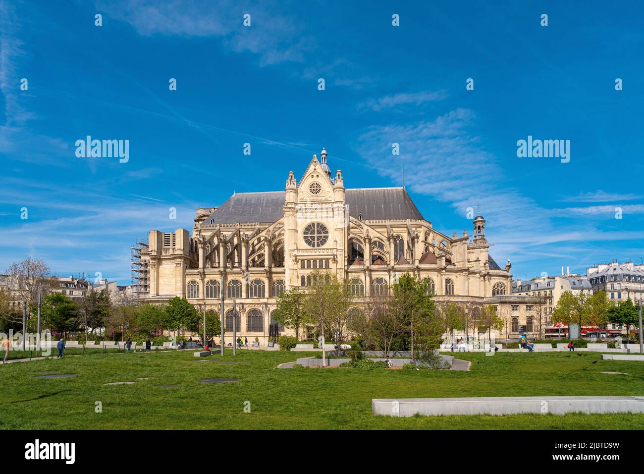 Francia, Parigi, Les Halles district, Nelson Mandela del giardino e alla chiesa di Saint-Eustache Foto Stock