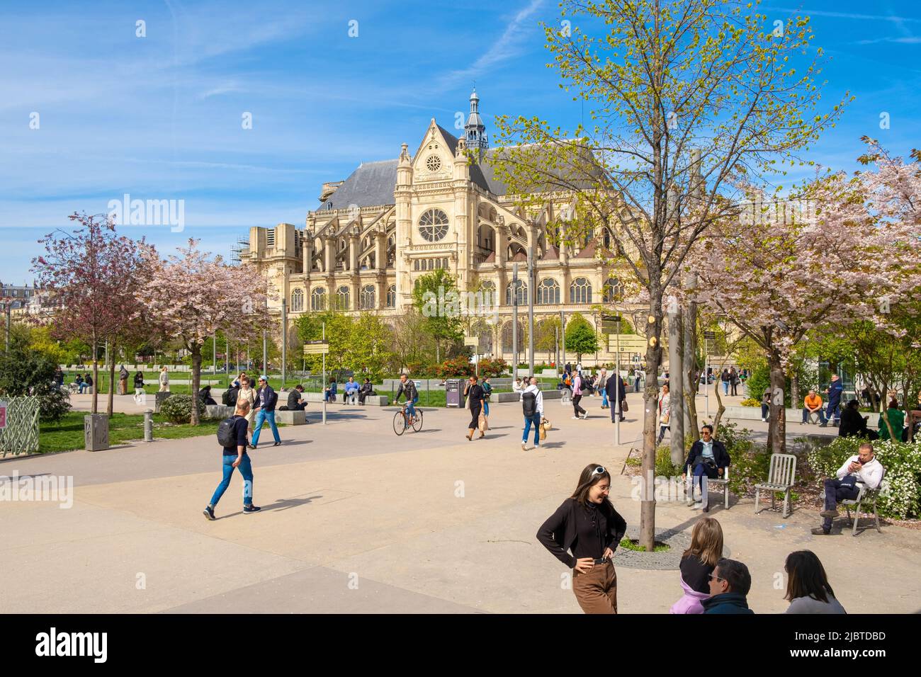 Francia, Parigi, Les Halles district, Nelson Mandela del giardino e alla chiesa di Saint-Eustache Foto Stock