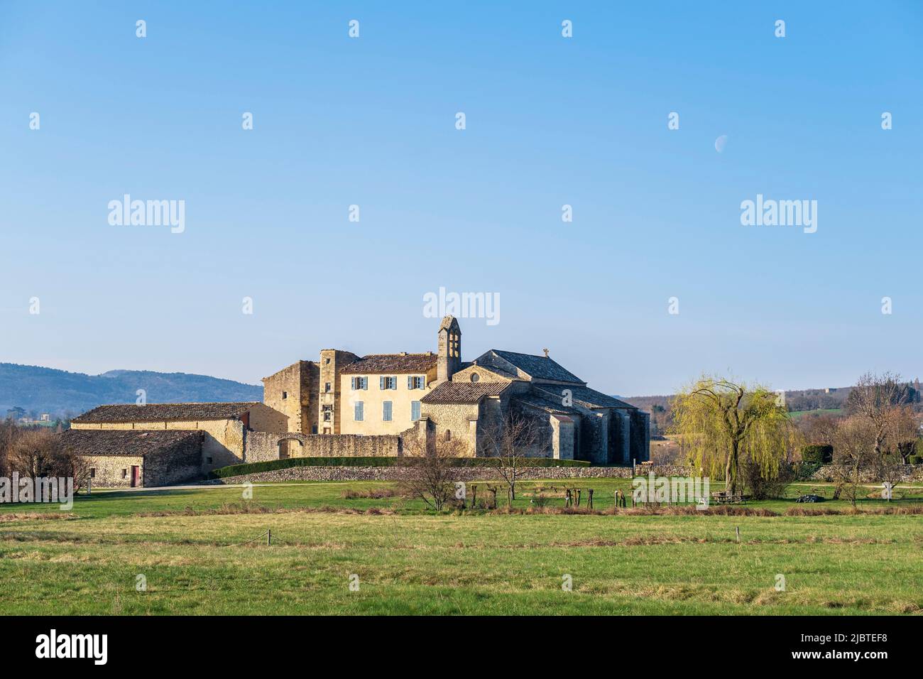 Francia, Alpes-de-Haute-Provence, Mane, il 12th secolo Notre-Dame de Salagon convento romanico ospita il dipartimentale museo etnologico dell'alta Provenza Foto Stock