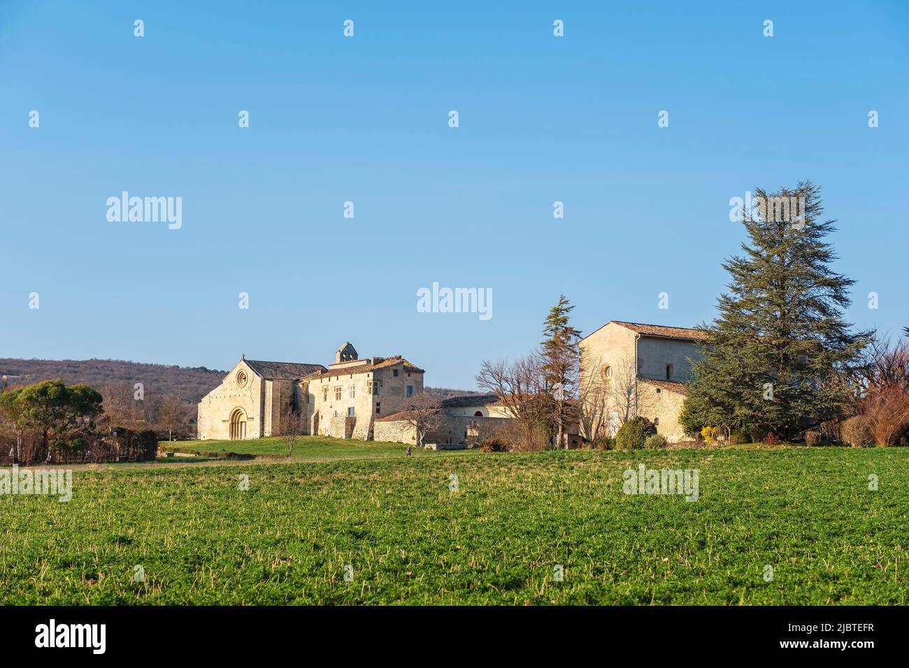 Francia, Alpes-de-Haute-Provence, Mane, il 12th secolo Notre-Dame de Salagon convento romanico ospita il dipartimentale museo etnologico dell'alta Provenza Foto Stock