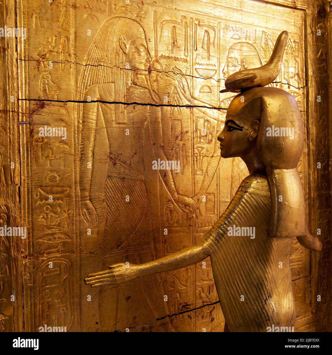 Egitto, Cairo, Museo Egizio del Cairo, tesoro di Tutankhamun, santuario canopico, dea Iside Foto Stock