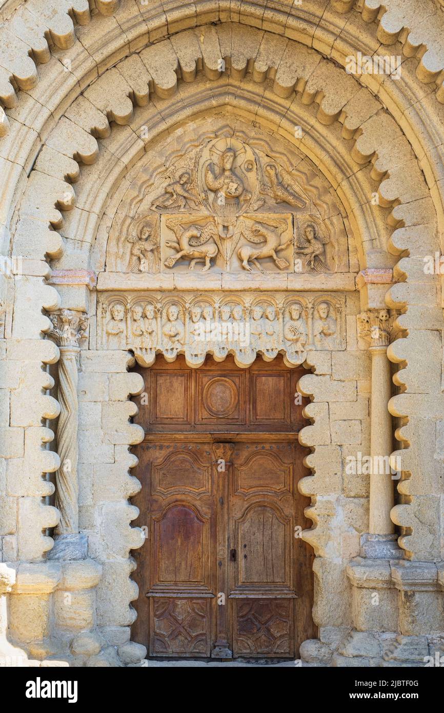 Francia, Alpes-de-Haute-Provence, Ganagobie, Notre-Dame de Ganagobie monastero fondata nel 10th secolo, il portale della chiesa Foto Stock