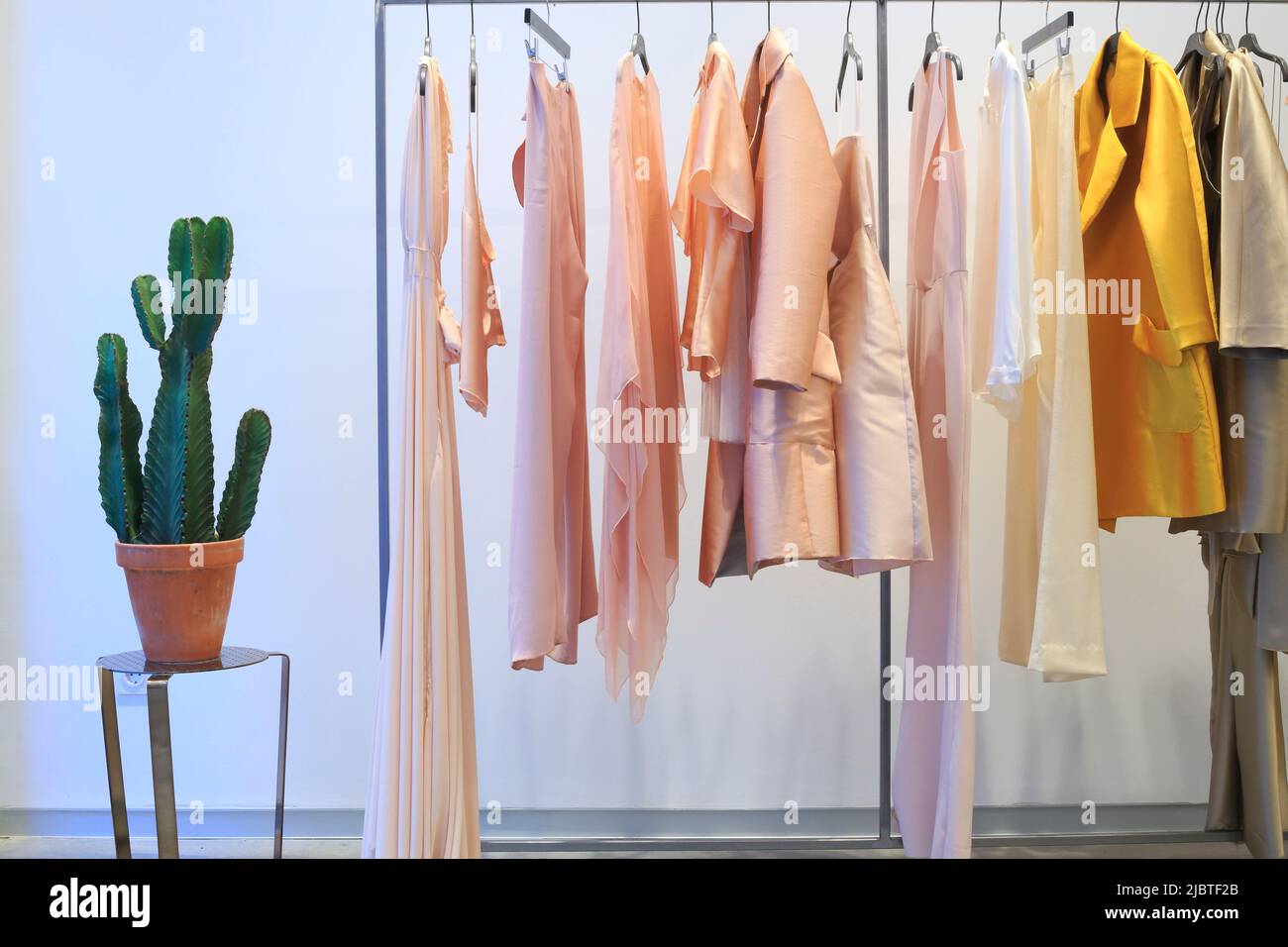 Spagna, Valencia, quartiere Ruzafa, Estudio Savage, negozio di vendita di abbigliamento in edizione limitata con design e produzione in Spagna Foto Stock Spagna, Valencia, quartiere Ruzafa, Estudio Savage, negozio di vendita di abbigliamento in edizione limitata con design e produzione in Spagna Foto Stock