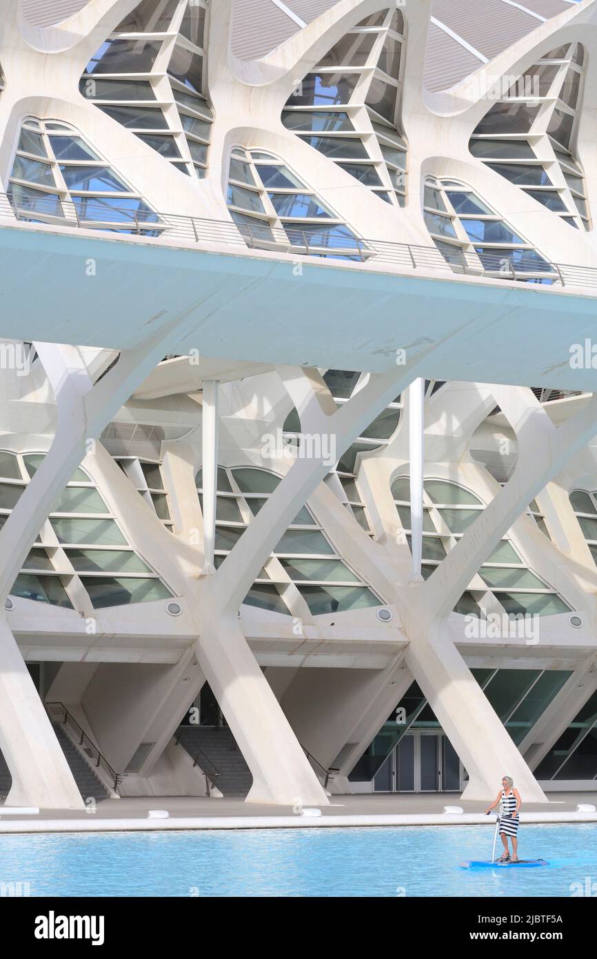 Spagna, Valencia, Città delle Arti e delle Scienze (Ciudad de las Artes y las Ciencias), complesso culturale progettato dall'architetto Santiago Calatrava, vista del Museo della Scienza di Príncipe Felipe (museo delle scienze naturali) Foto Stock