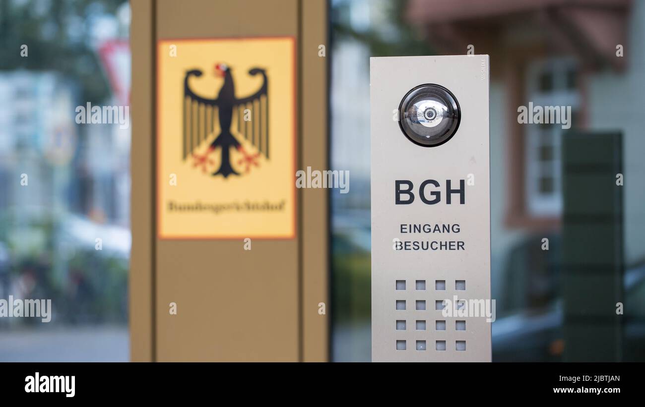 Karlsruhe, Germania - 28 agosto 2021: Abbreviazione BGH. All'ingresso del Bundesgerichtshof - la Corte federale di giustizia tedesca. Foto Stock