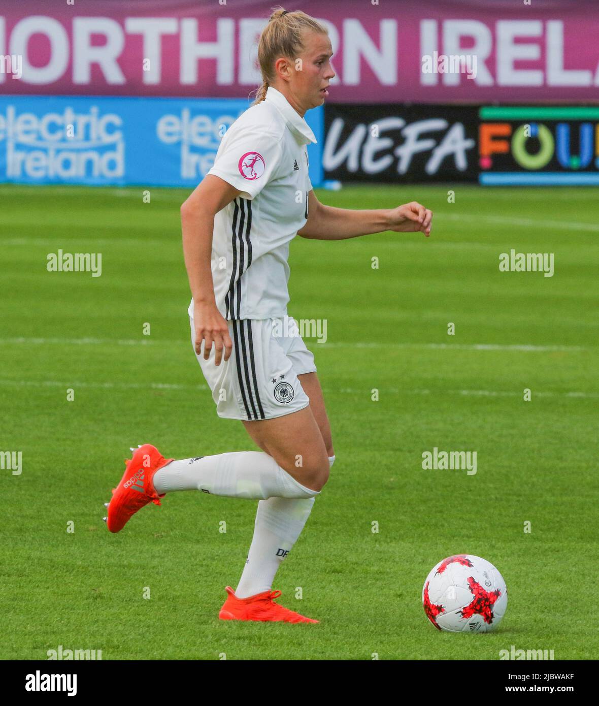 UEFA European Women's Under-19 Championship 2017 Final Tournament. 11 agosto 2017 Germania 2 Spagna 0 a Shamrock Park Portadown. Germania Women's International calciatore Klara Buhl Germania (9). Foto Stock