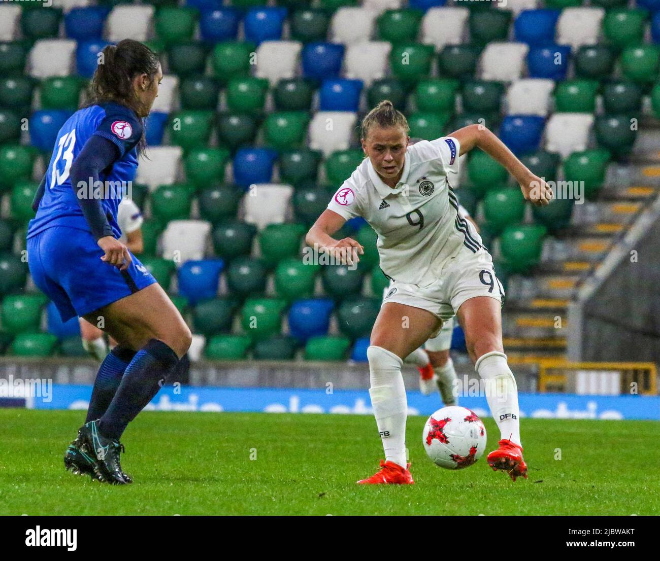 UEFA European Women's Under-19 Championship 2017 Final Tournament. Semifinale 17 agosto 2017 Germania 1 Francia 2 al National Football Stadium di Windsor Park, Belfast. Germania Women's International calciatore Klara Buhl Germania (9). Foto Stock