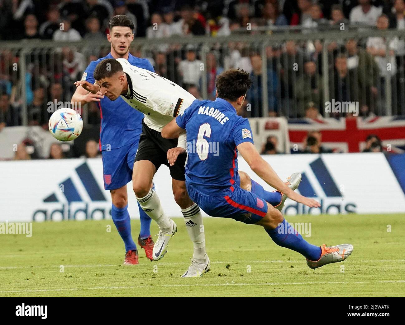 Monaco di Baviera, Germania. 07th giugno 2022. 7th giugno 2022, Allianz Arena, Monaco, UEFA Nations League Germania vs Inghilterra, nella foto Declan Rice (Inghilterra), Kai Havertz (Germania), Harry Maguire (Inghilterra) credito: dpa/Alamy Live News Foto Stock