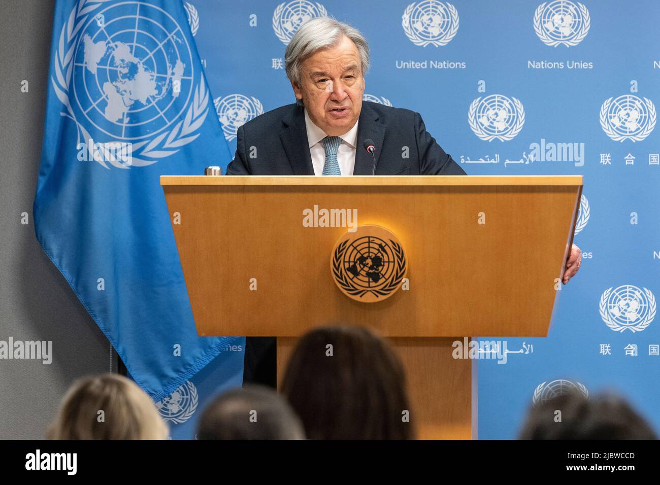 New York, Stati Uniti. 08th giugno 2022. Il Segretario generale delle Nazioni Unite, Antonio Guterres, interviene durante un briefing stampa con il Segretario generale dell'UNCTAD Rebeca Grynspan presso la sede centrale delle Nazioni Unite a New York il 8 giugno 2022. Antonio Guterres e Rebeca Grynspan hanno presentato il secondo rapporto del Global Crisis Response Group - sull'impatto della guerra in Ucraina sui settori alimentare, dei combustibili e della finanza. (Foto di Lev Radin/Sipa USA) Credit: Sipa USA/Alamy Live News Foto Stock