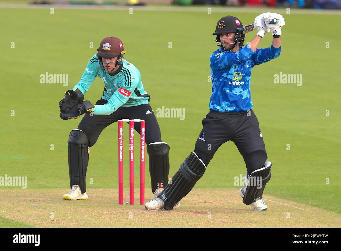 8 giugno 2022. Londra, Regno Unito. Fynn Hudson-Prentice di Sussex batte mentre Surrey prende in mano Sussex Sharks nella partita di cricket di Vitality T20 Blast alla Kia Oval. David Rowe/Alamy Live News. Foto Stock