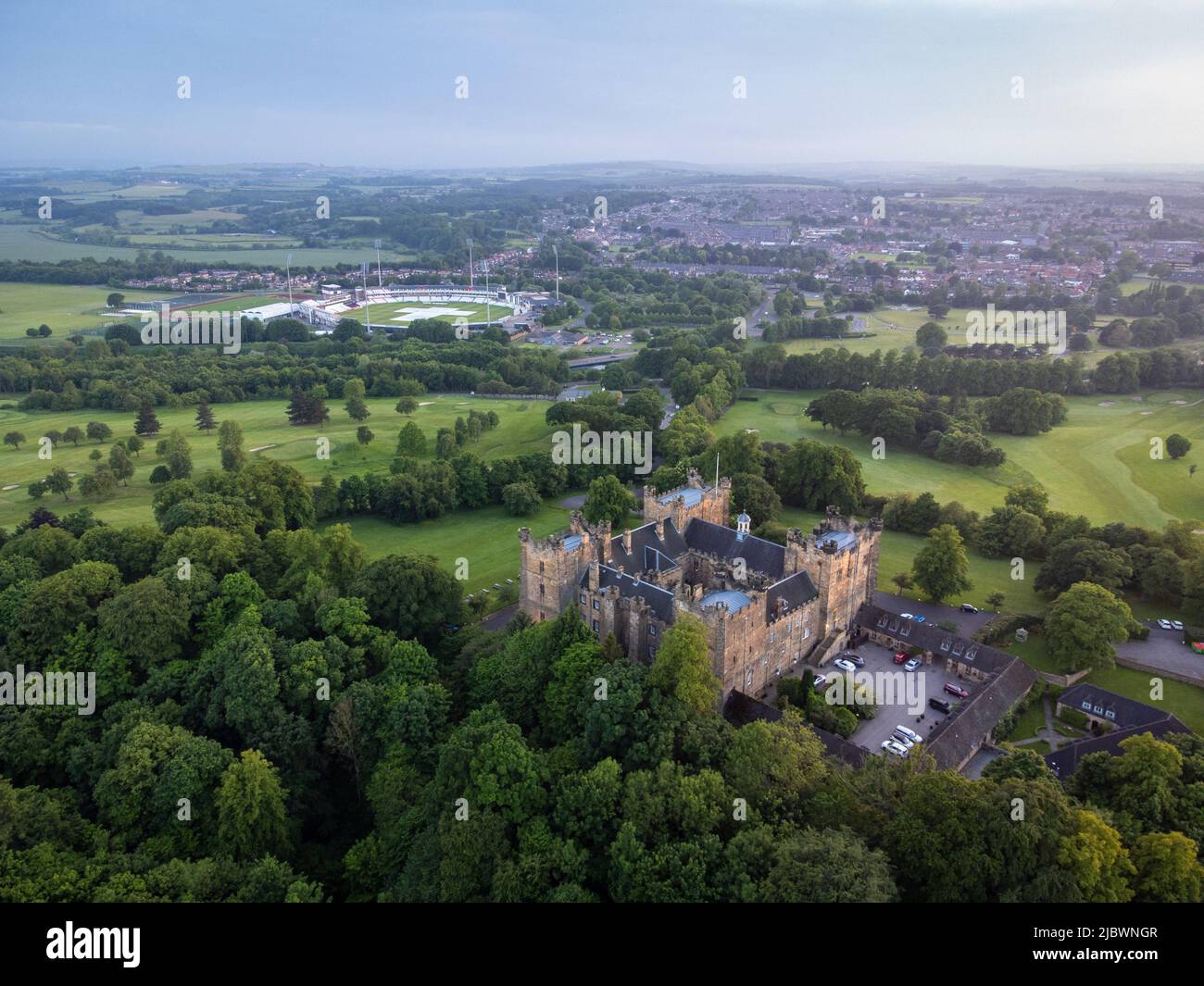 Il Riverside Ground, noto per motivi di sponsorizzazione come il Seat Unique Riverside, è una sede di cricket a Chester-le-Street, nella contea di Durham, Inghilterra. Foto Stock