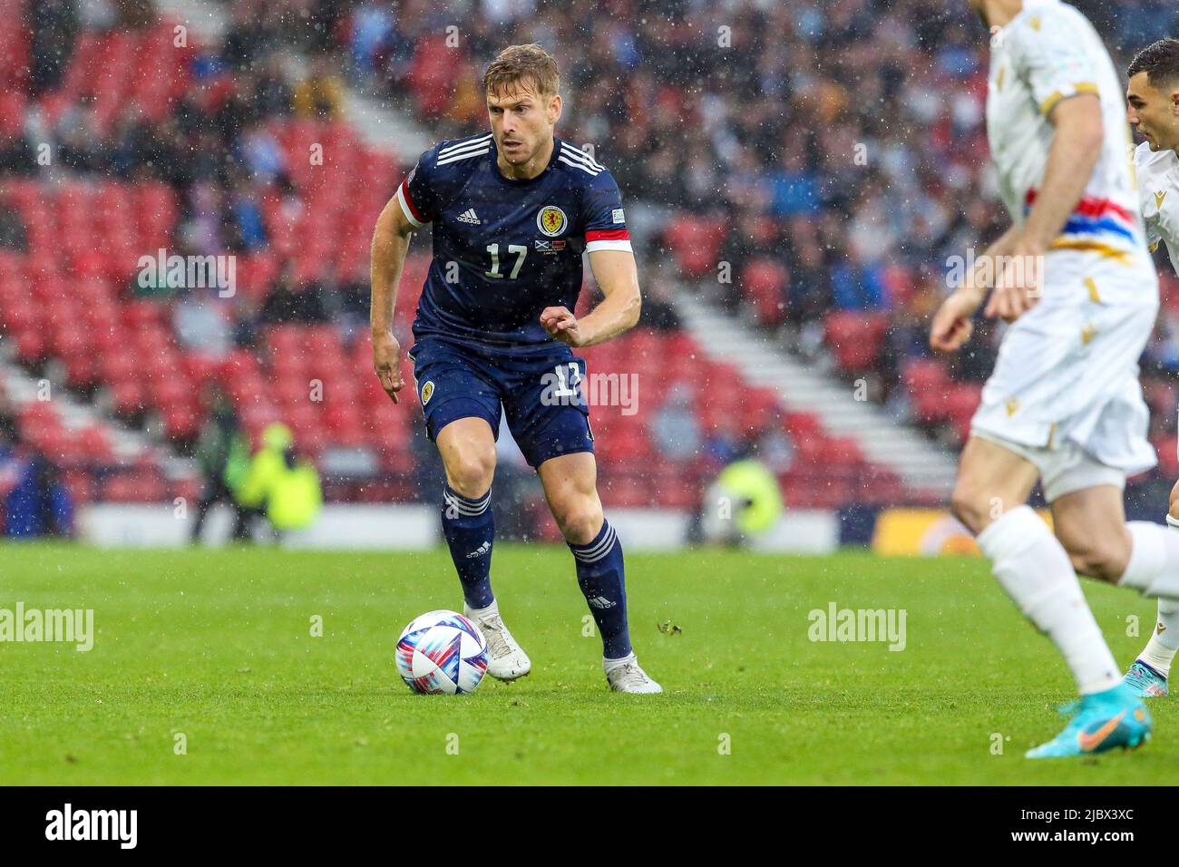 Glasgow, Regno Unito. 08th giugno 2022. La Scozia ha giocato in Armenia all'Hampden Park, lo stadio nazionale di calcio della Scozia, nel primo round della UEFA Nations League. Entrambe le squadre sono nella Lega B, Gruppo 1. Secondo Steve Clark, il manager scozzese, il team spera di passare dalla sconfitta contro l'Ucraina una settimana fa. Credit: Findlay/Alamy Live News Foto Stock