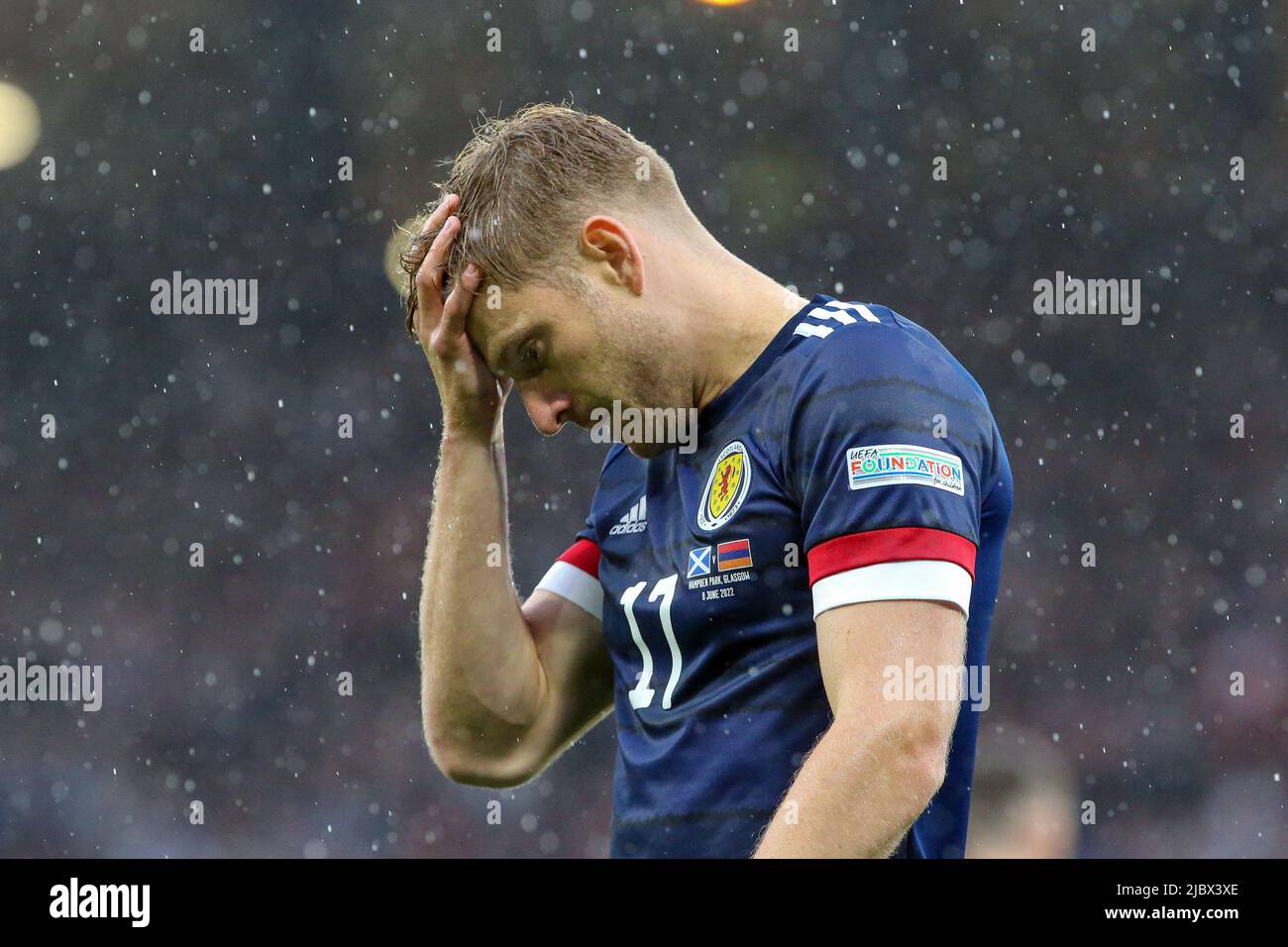 Glasgow, Regno Unito. 08th giugno 2022. La Scozia ha giocato in Armenia all'Hampden Park, lo stadio nazionale di calcio della Scozia, nel primo round della UEFA Nations League. Entrambe le squadre sono nella Lega B, Gruppo 1. Secondo Steve Clark, il manager scozzese, il team spera di passare dalla sconfitta contro l'Ucraina una settimana fa. Credit: Findlay/Alamy Live News Foto Stock