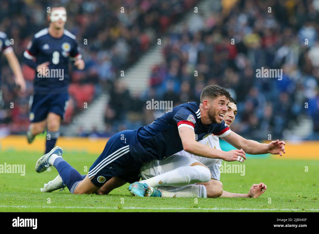 Glasgow, Regno Unito. 08th giugno 2022. La Scozia ha giocato in Armenia all'Hampden Park, lo stadio nazionale di calcio della Scozia, nel primo round della UEFA Nations League. Entrambe le squadre sono nella Lega B, Gruppo 1. Secondo Steve Clark, il manager scozzese, il team spera di passare dalla sconfitta contro l'Ucraina una settimana fa. Credit: Findlay/Alamy Live News Foto Stock