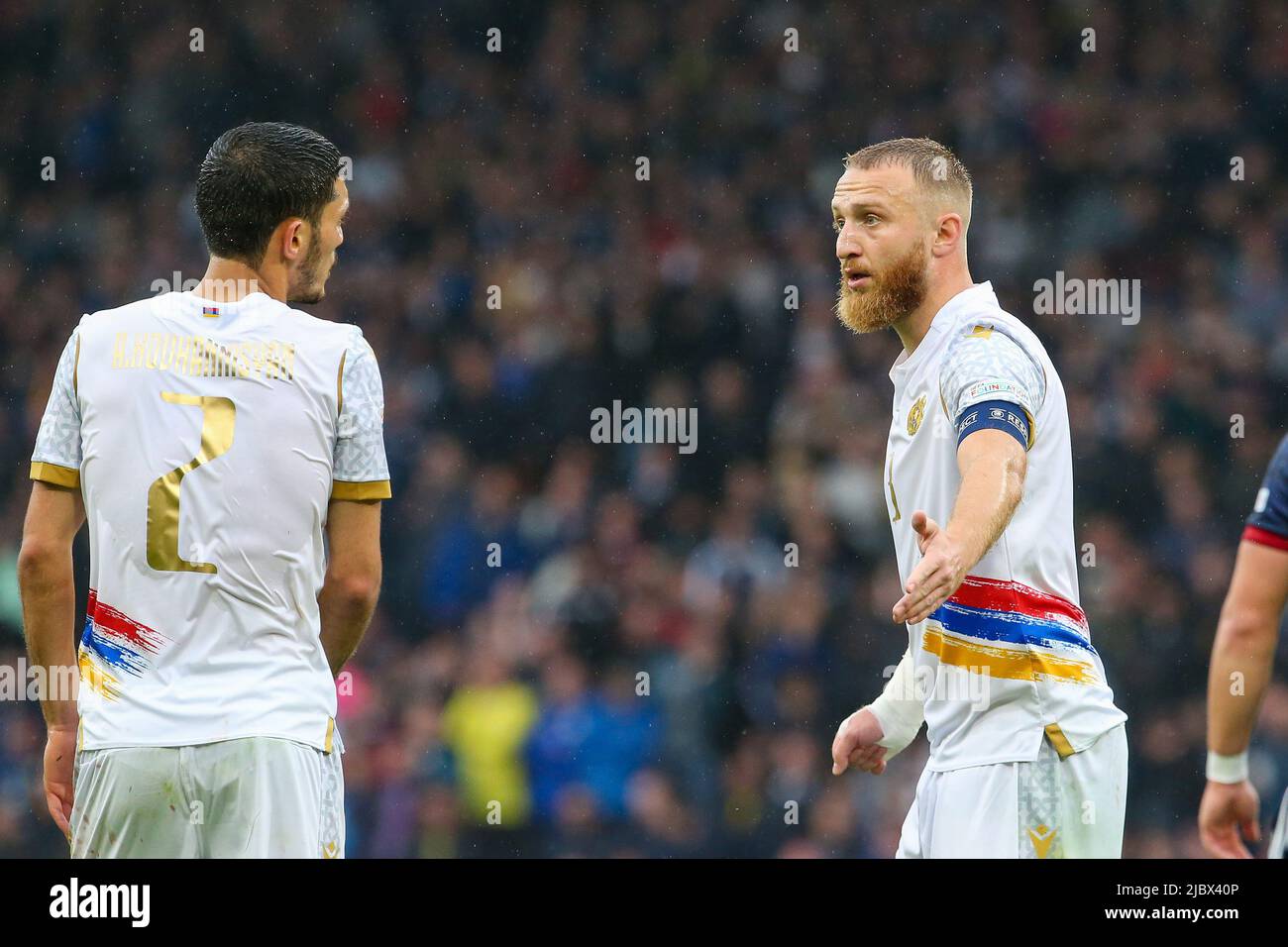 Glasgow, Regno Unito. 08th giugno 2022. La Scozia ha giocato in Armenia all'Hampden Park, lo stadio nazionale di calcio della Scozia, nel primo round della UEFA Nations League. Entrambe le squadre sono nella Lega B, Gruppo 1. Secondo Steve Clark, il manager scozzese, il team spera di passare dalla sconfitta contro l'Ucraina una settimana fa. Credit: Findlay/Alamy Live News Foto Stock