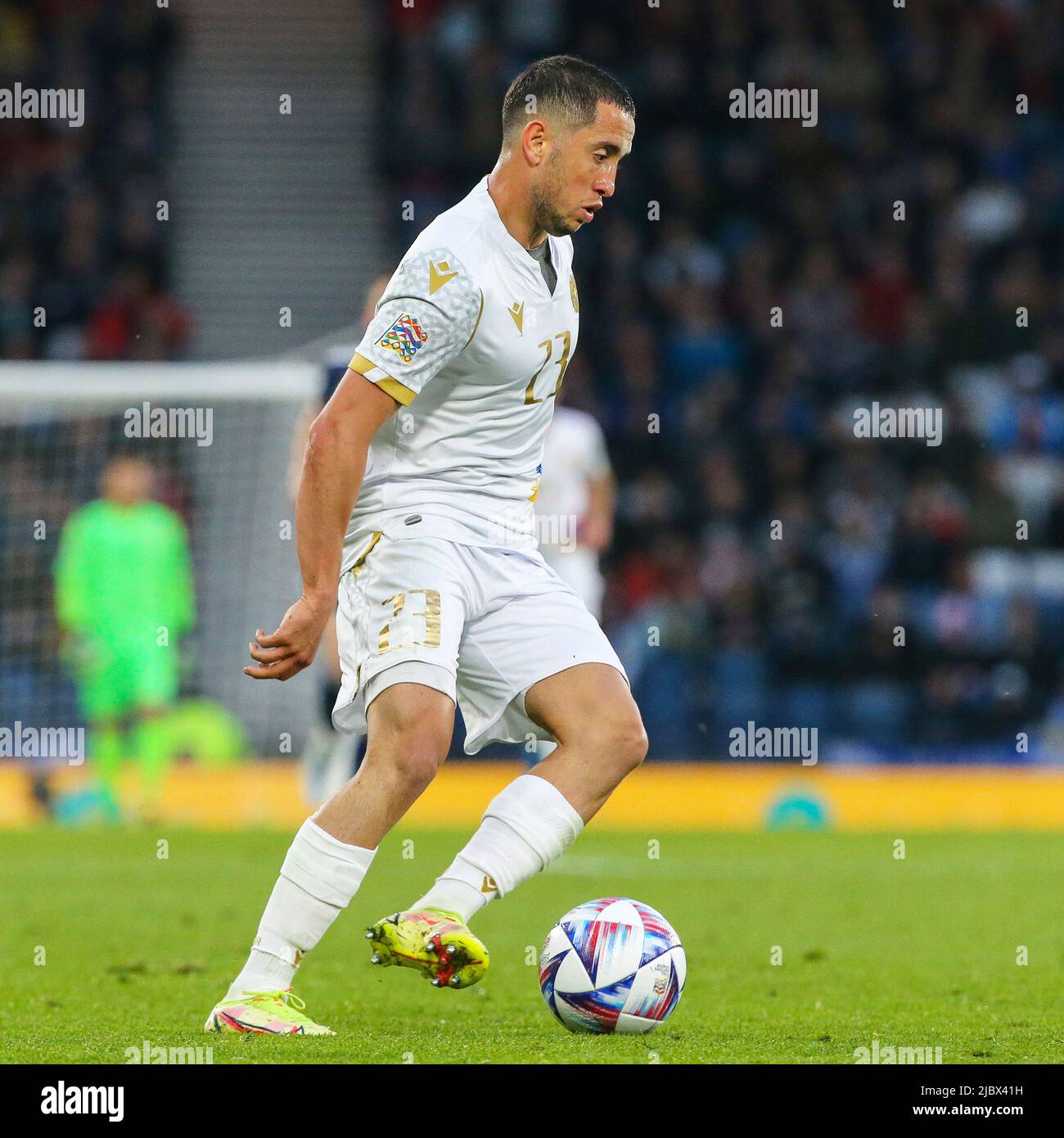 Glasgow, Regno Unito. 08th giugno 2022. La Scozia ha giocato in Armenia all'Hampden Park, lo stadio nazionale di calcio della Scozia, nel primo round della UEFA Nations League. Entrambe le squadre sono nella Lega B, Gruppo 1. Secondo Steve Clark, il manager scozzese, il team spera di passare dalla sconfitta contro l'Ucraina una settimana fa. Credit: Findlay/Alamy Live News Foto Stock